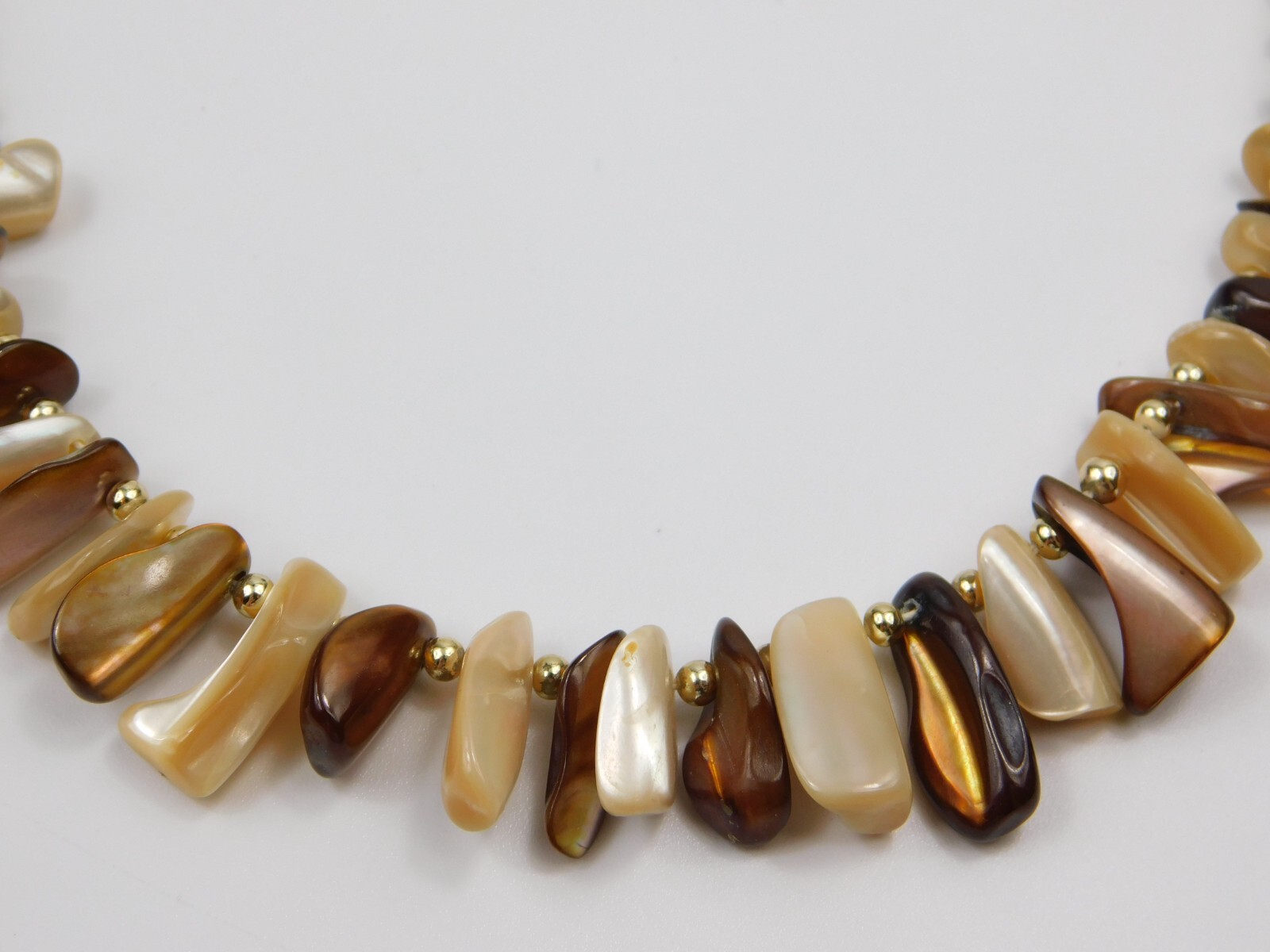 Vintage Polished White & Brown Mother of Pearl Shell Beaded Choker Necklace 16″