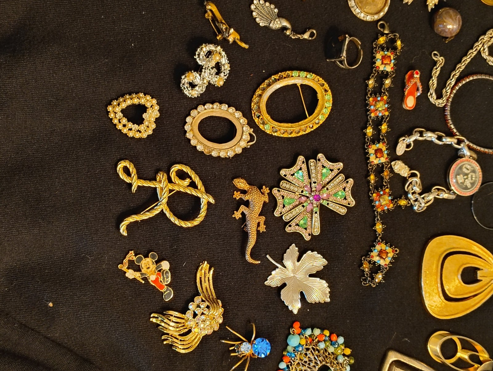 Nice Collection Of Vintage To Mid Modern Costume Jewelry Pieces