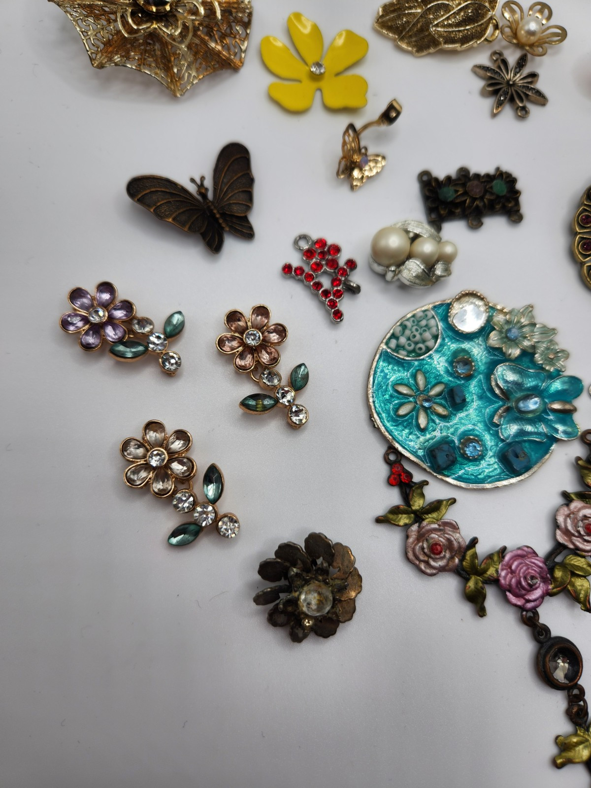 Flower Craft Jewelry Pieces Junk Drawer 30 Different Pieces