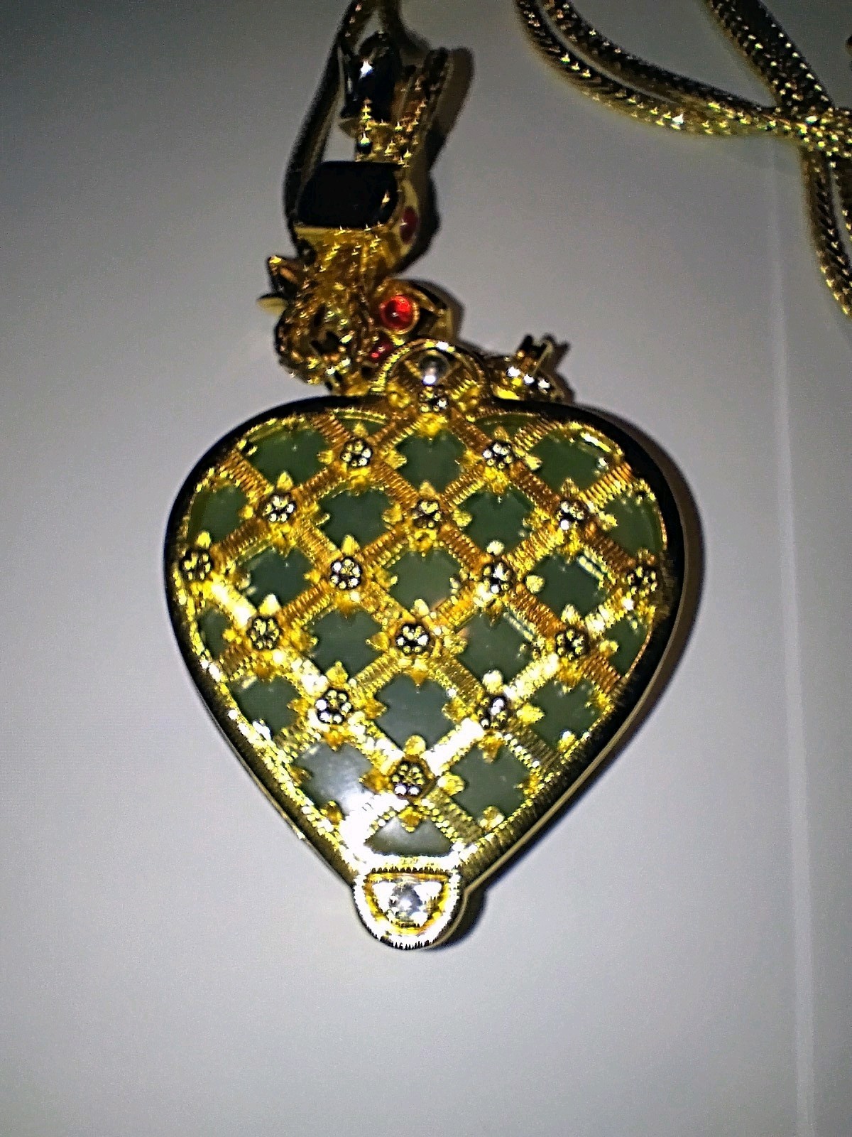 Elizabeth Taylor Shah Jahan Taj Mahal Heart Necklace Avon Margot Robbie