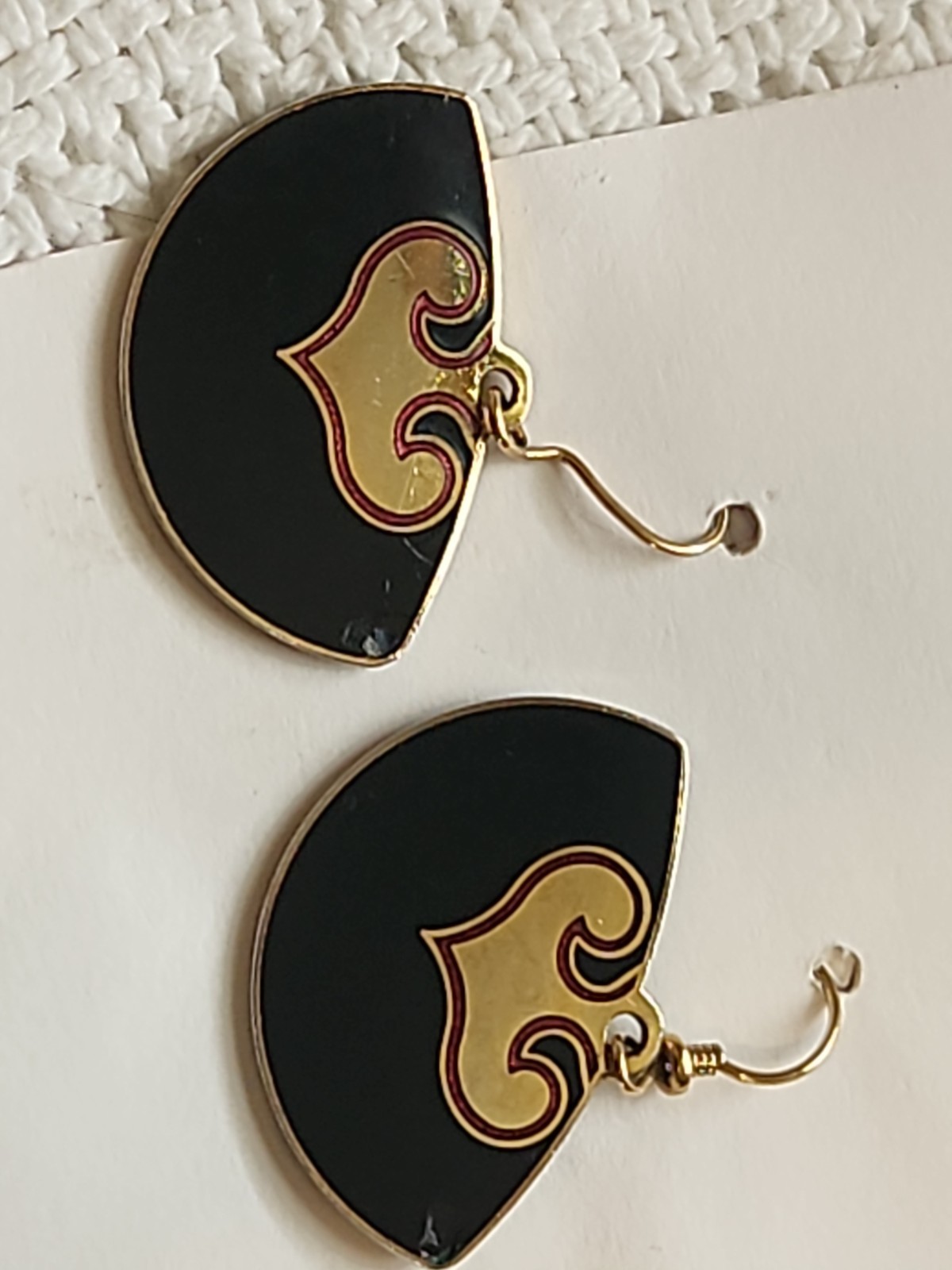 1980s Laurel Burch Deco Fan Earrings Black/Red/Gold Tone Hook