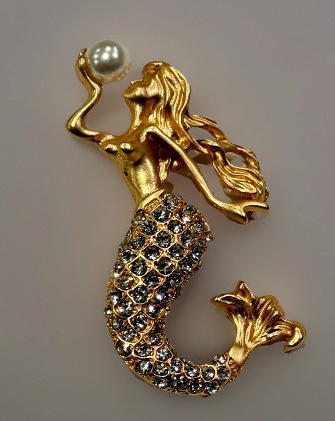 Gold Mermaid W/Rhinestones & A Faux Pearl In Her Right Hand Brooch Pin Pendant