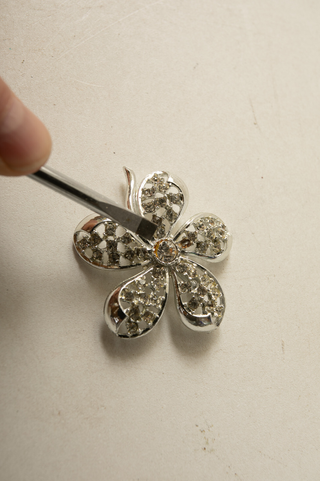 Clear Glass Rhinestone Pendant Pin (R3A/JSF6) Vintage 5 Petals Silver Brooch