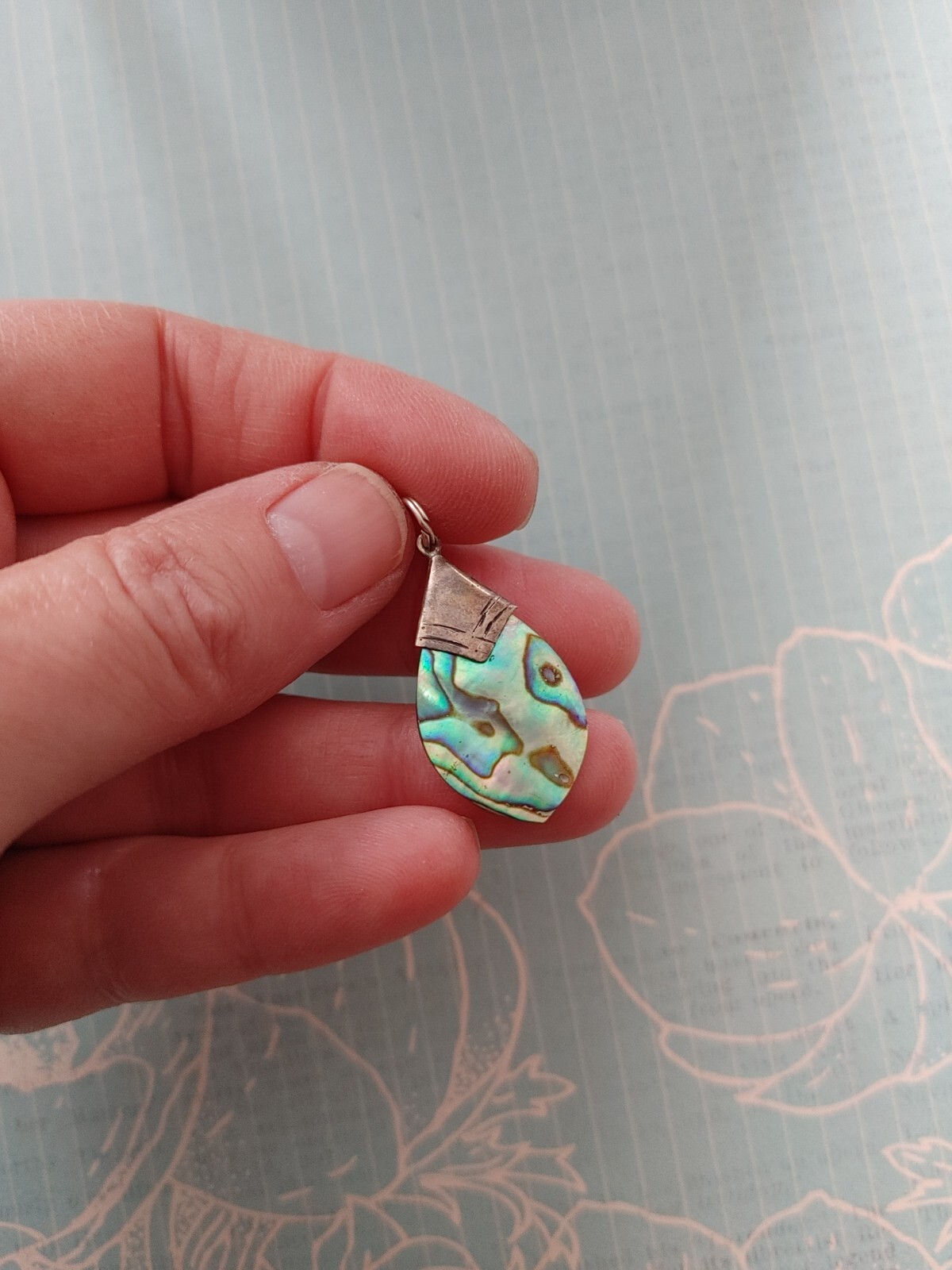 Vintage pendant natural sea shell sterling silver abalone MOP teardrop