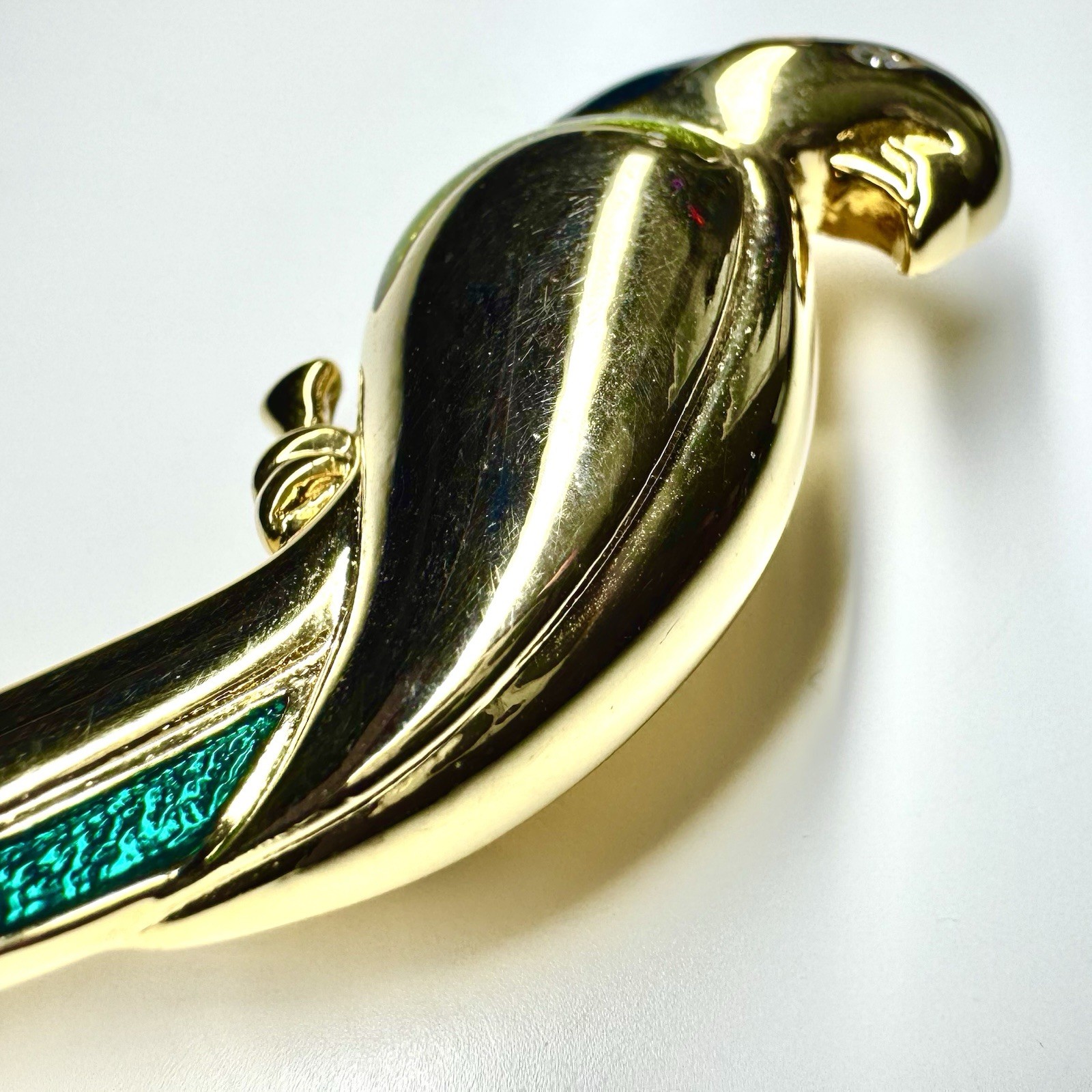 Vtg LIZ CLAIBORNE LC – PARROT Brooch – Colorful Enamel – Polished Gold plate