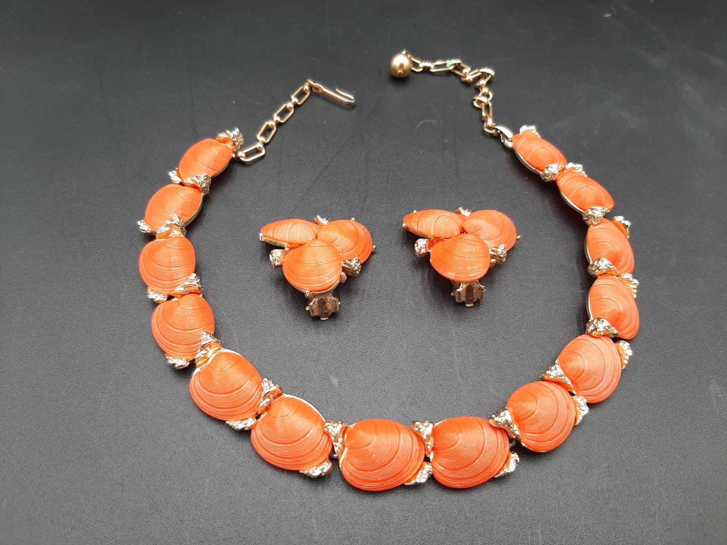 Vtg 60s Coral Acrylic Sea Shell Necklace And Clip-On Earrings Set 16″ Rare Find