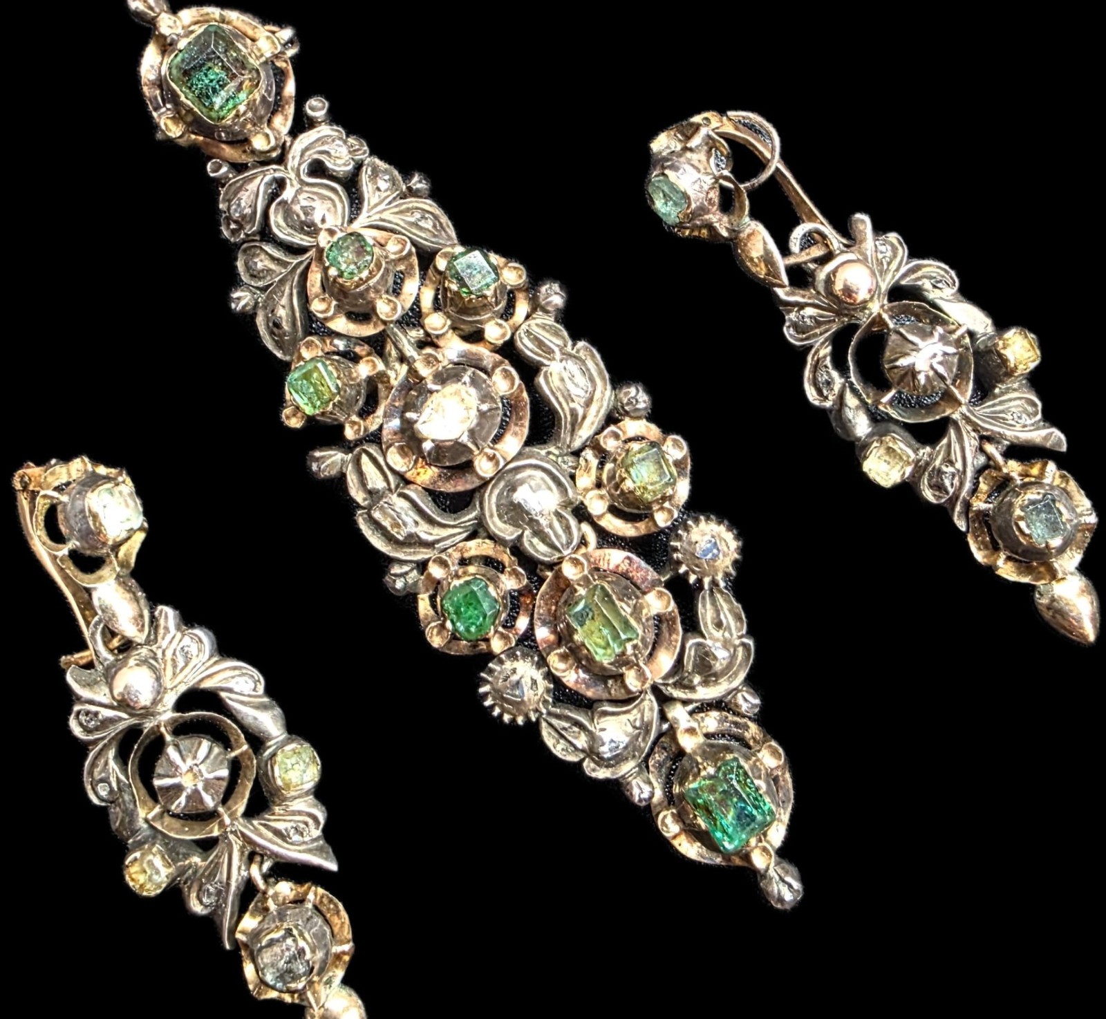Antique Victorian Gold Parure Set Earrings Pendant Diamonds Emeralds Ca 1850
