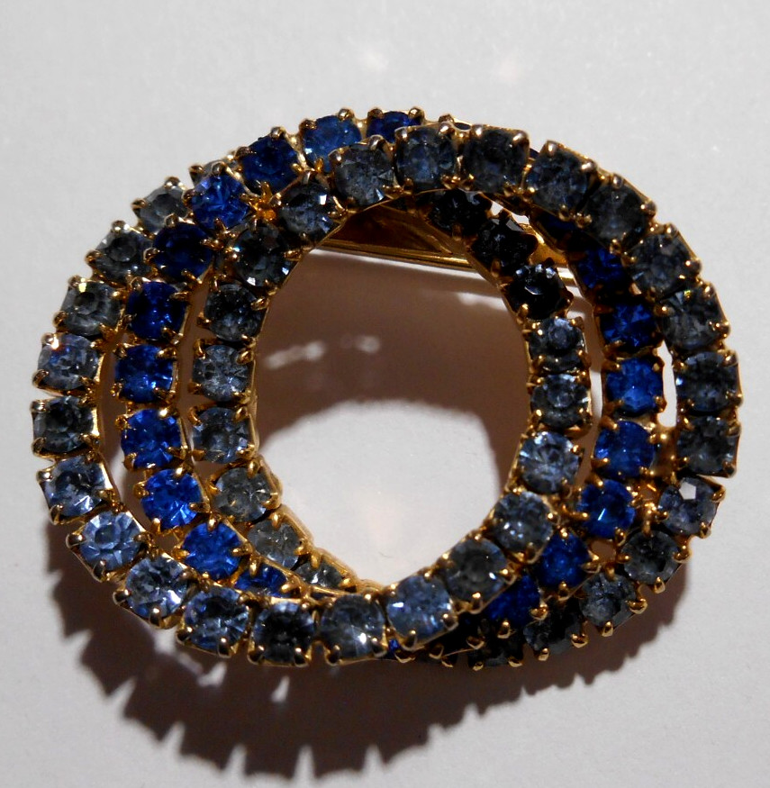 Vintage BLUE Tones Rhinestone Triple Circle Roundel Rings Brooch Pin