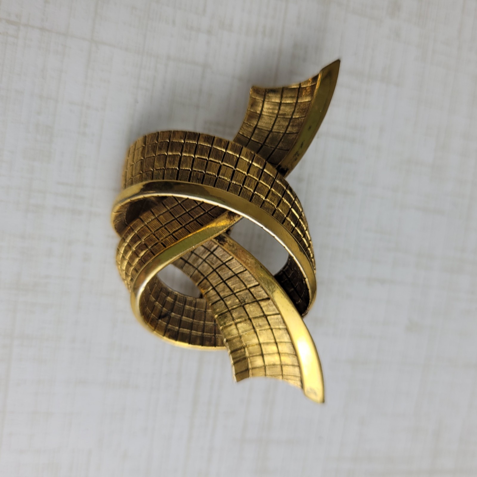 Vintage Textured Pretzel Knot Brooch Antique Gold Tone With Light Black Wash