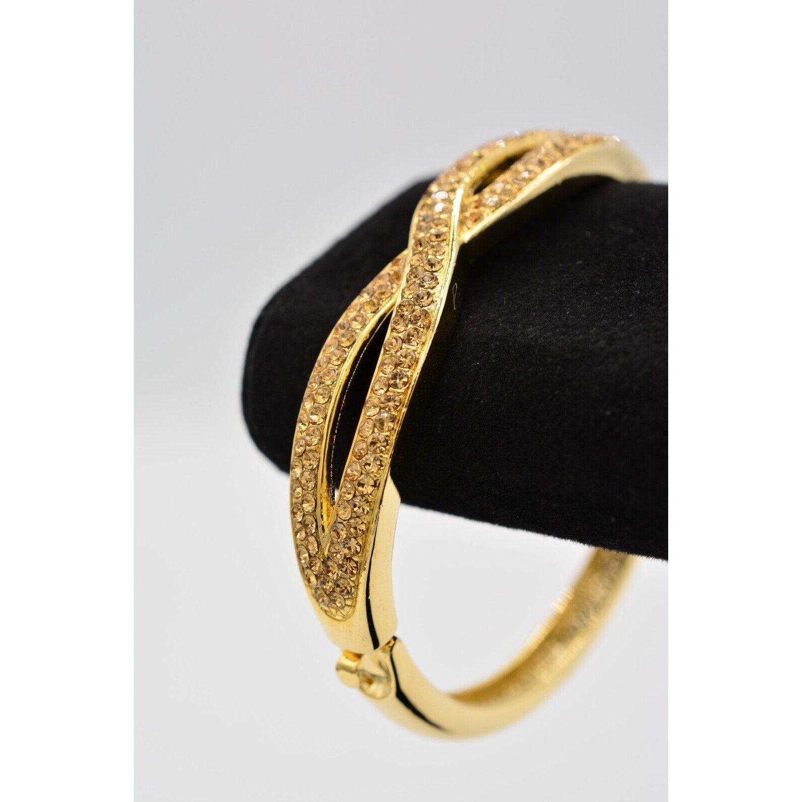 Vintage Statement Crystal Bangle Bracelet Peach Rhinestone Gold Tone Hinged Bin8