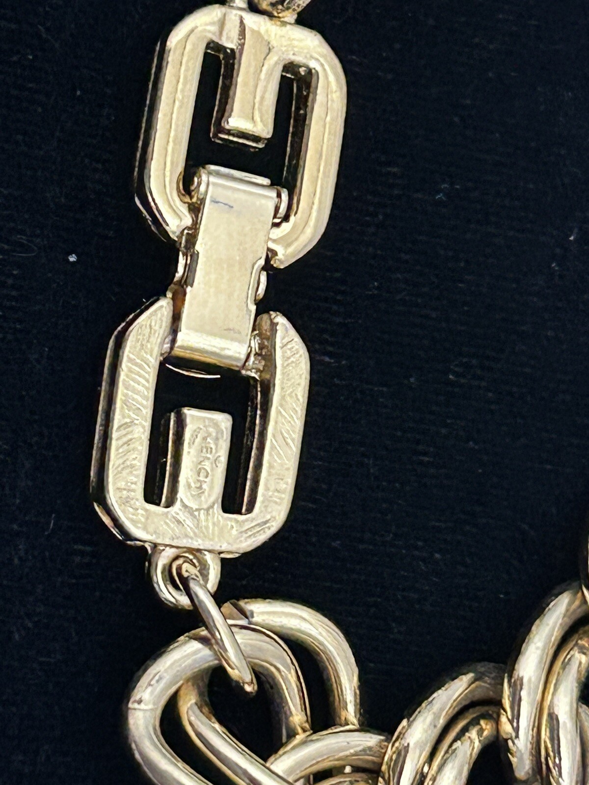 VTG GIVENCHY Gold Tone Bracelet Wheat Spiga Chain 2G Logo Clasp 7.5″ Signed
