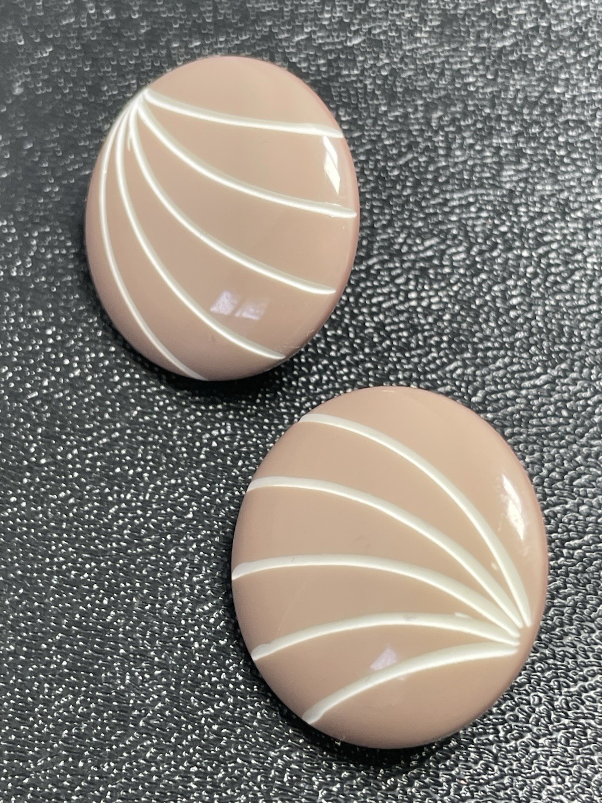 Vintage 1” Brown & White Stripped Lucite Round Retro Earrings