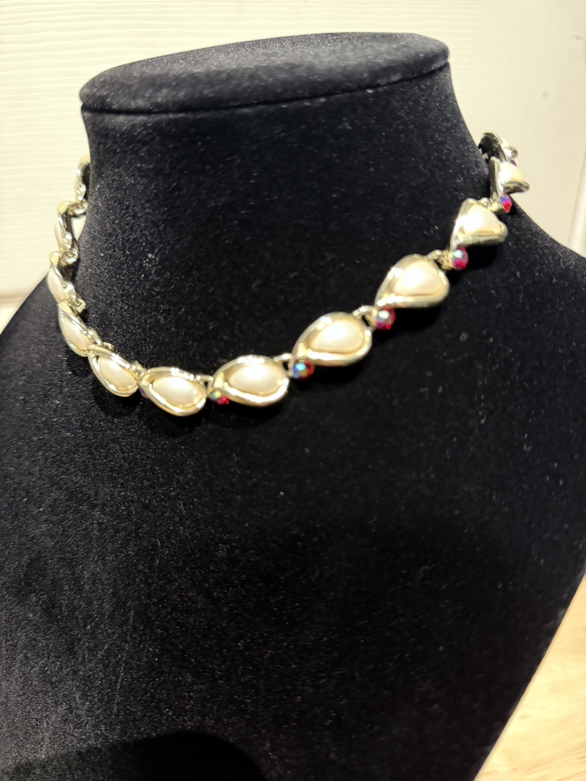 Vintage White Pearly Teardrops AB Red Rhinestone Choker 15″ Necklace
