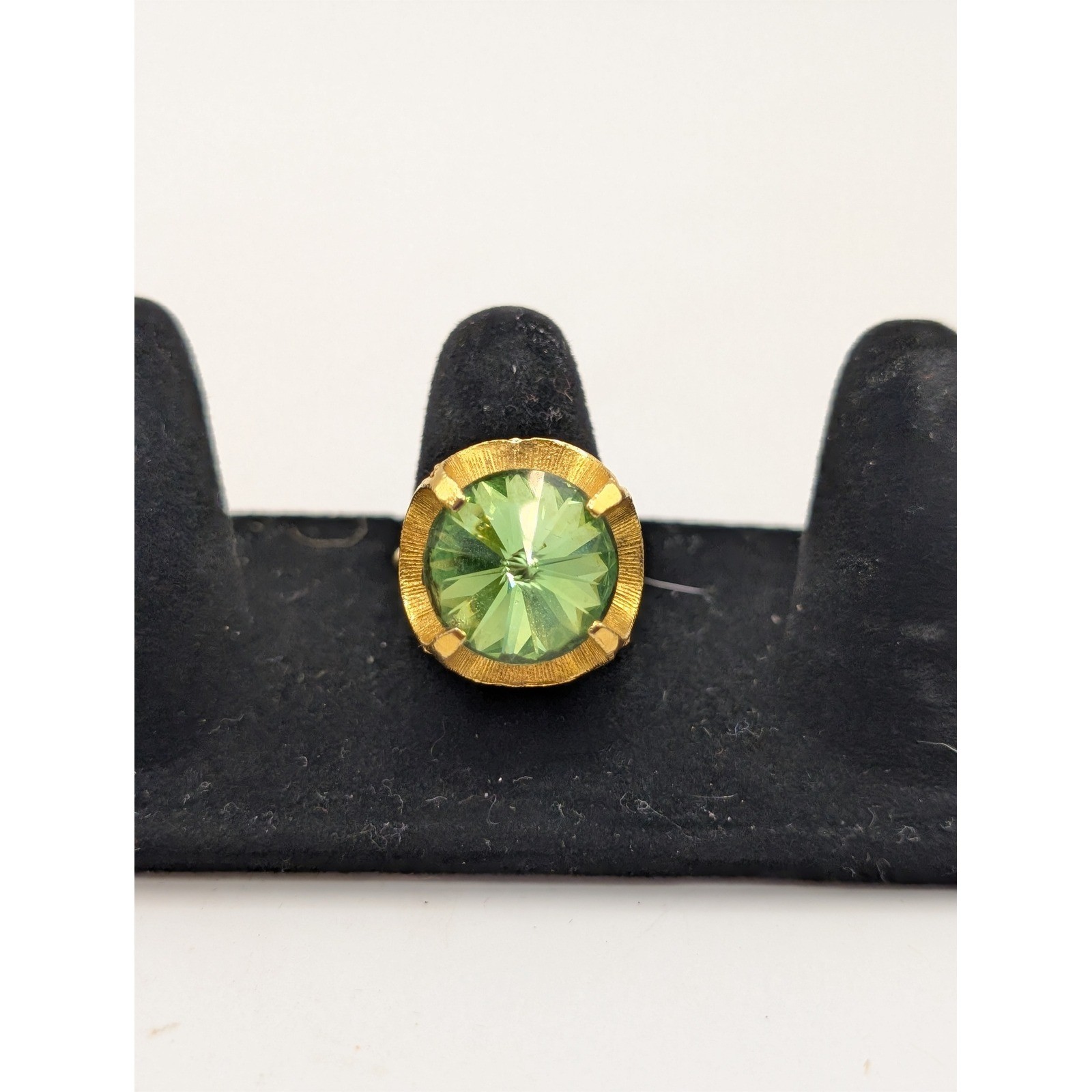 Vintage Glowing Green Rivoli Crystal Cocktail Ring Gold Tone Adjustable Band