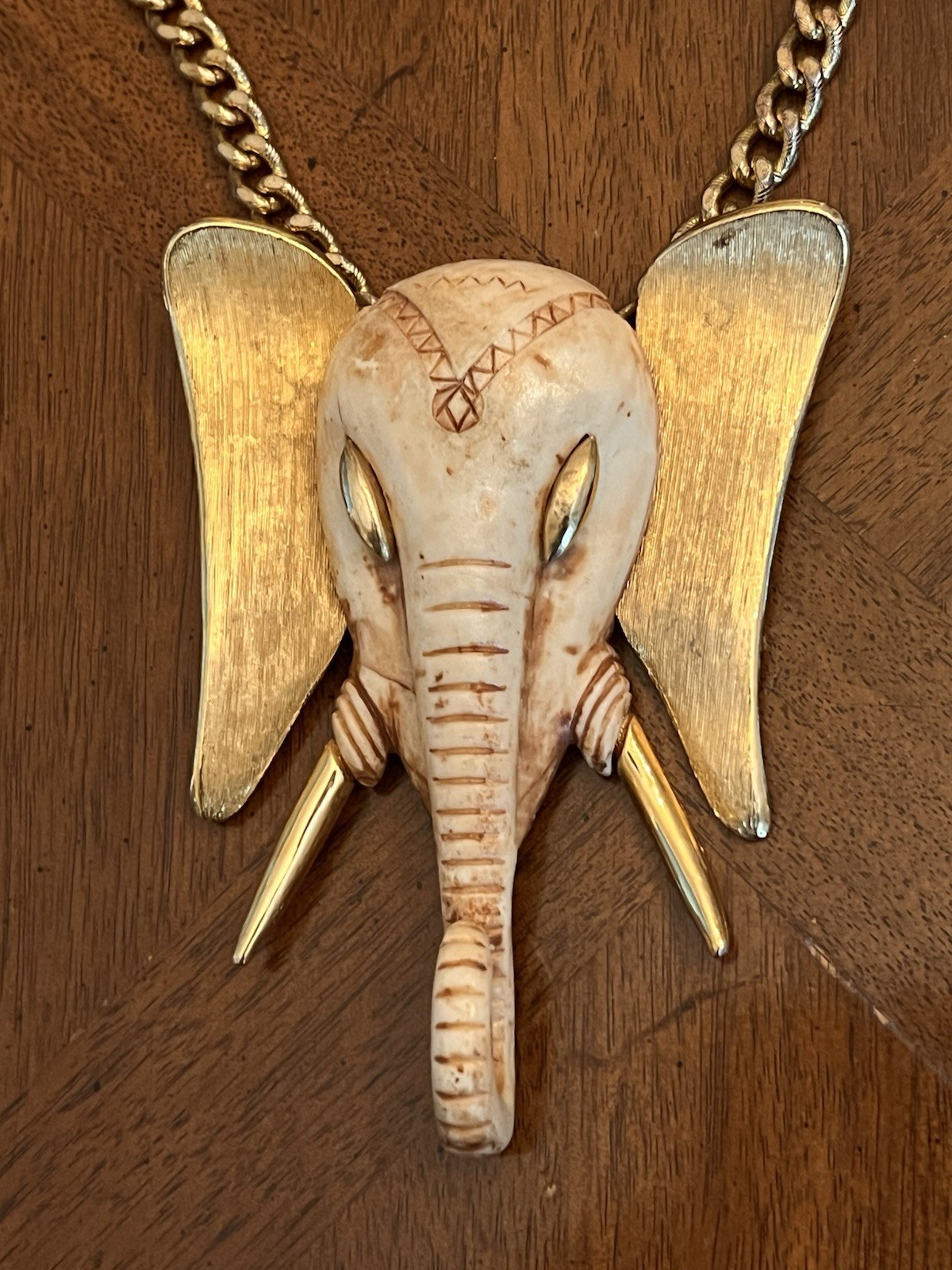 Vintage Off-White Elephant Pendant Statement Necklace Gold Tone Nice!