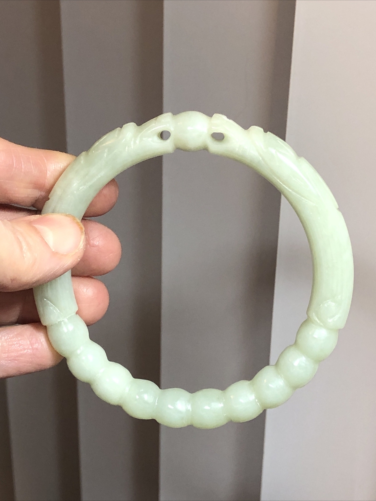 5.Metropolitan Museum Of Art Light Green JADE stone Bangle Bracelet 56.2g,7 1/4″