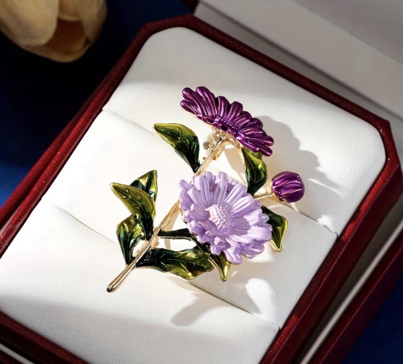 Purple Floral Brooch Pin Enamel Flower Bouquet Gold Tone Lavender Daisy