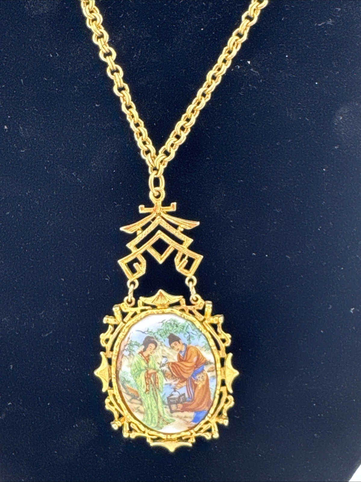 Beautiful Vintage Mode Art Asian Themed Necklace