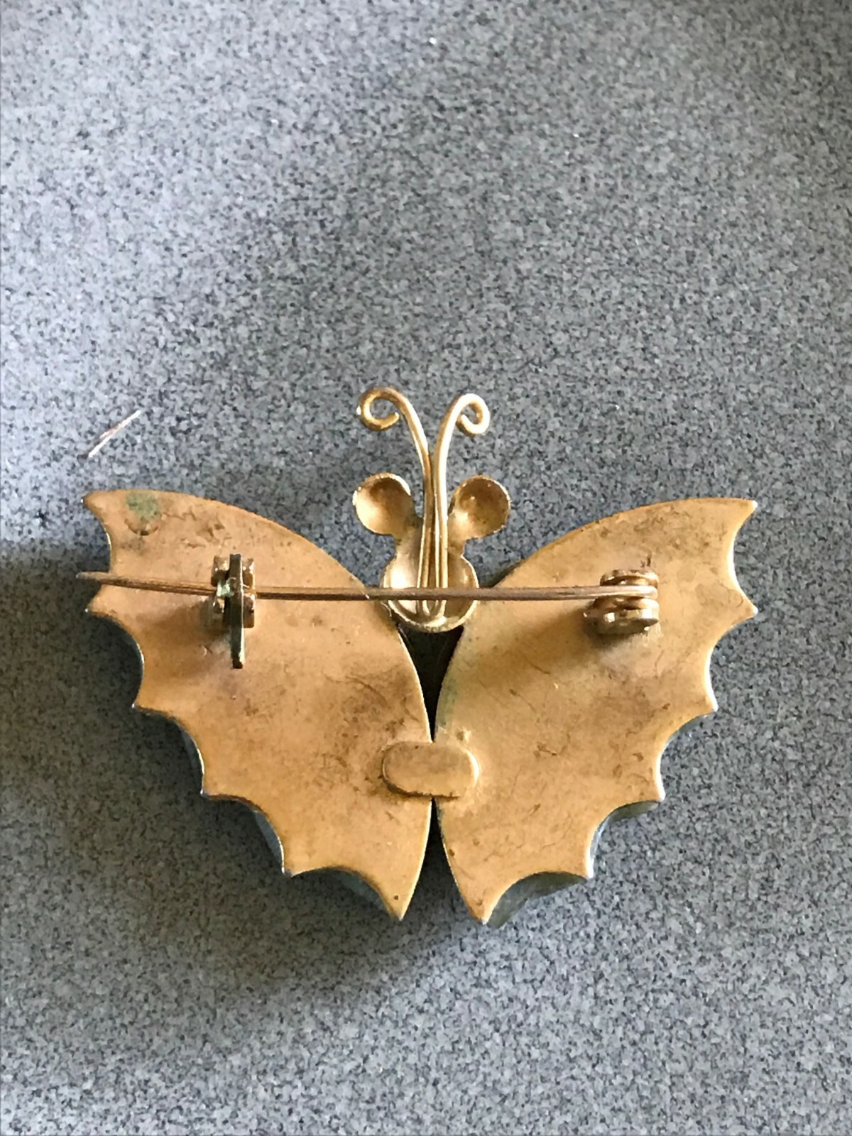 Vintage Small Goldtone Butterfly w Jade Green Stone Wings Brooch Pin – signed on