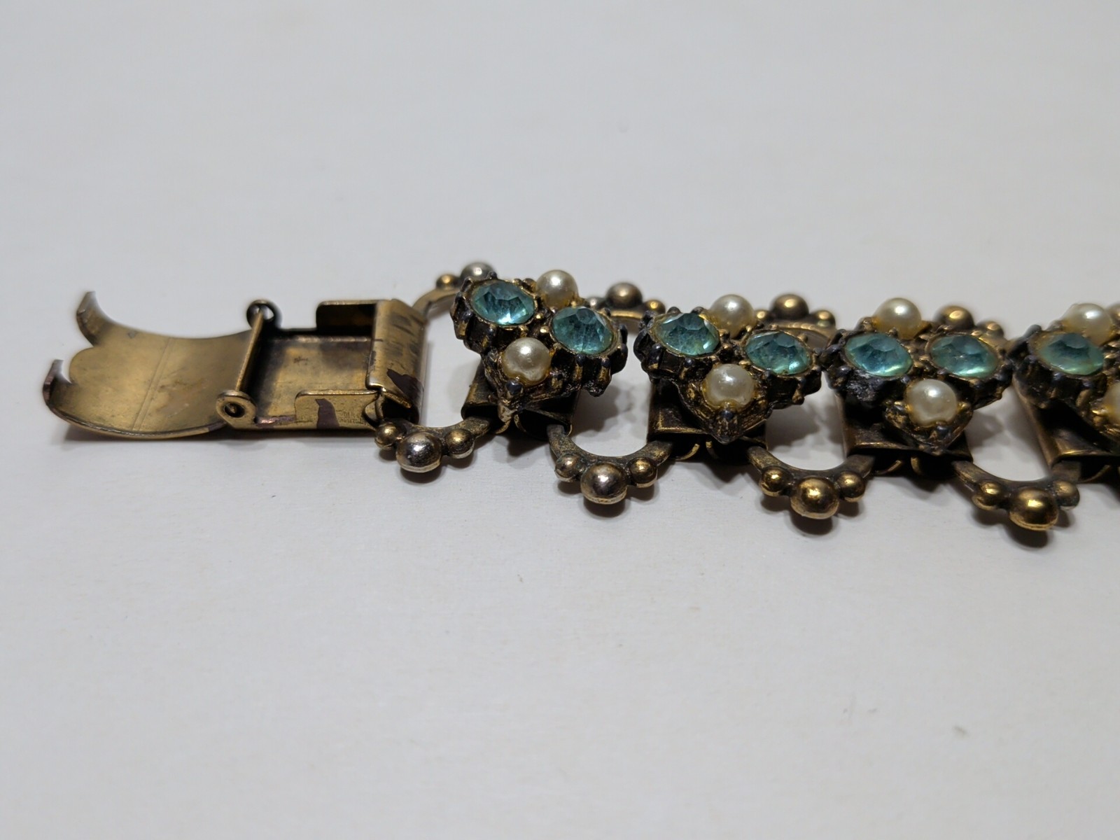 ✨VINTAGE✨ 1950s 8″ Bracelet Blue Stones Small Pearls Gold Tone Filigree Copper?