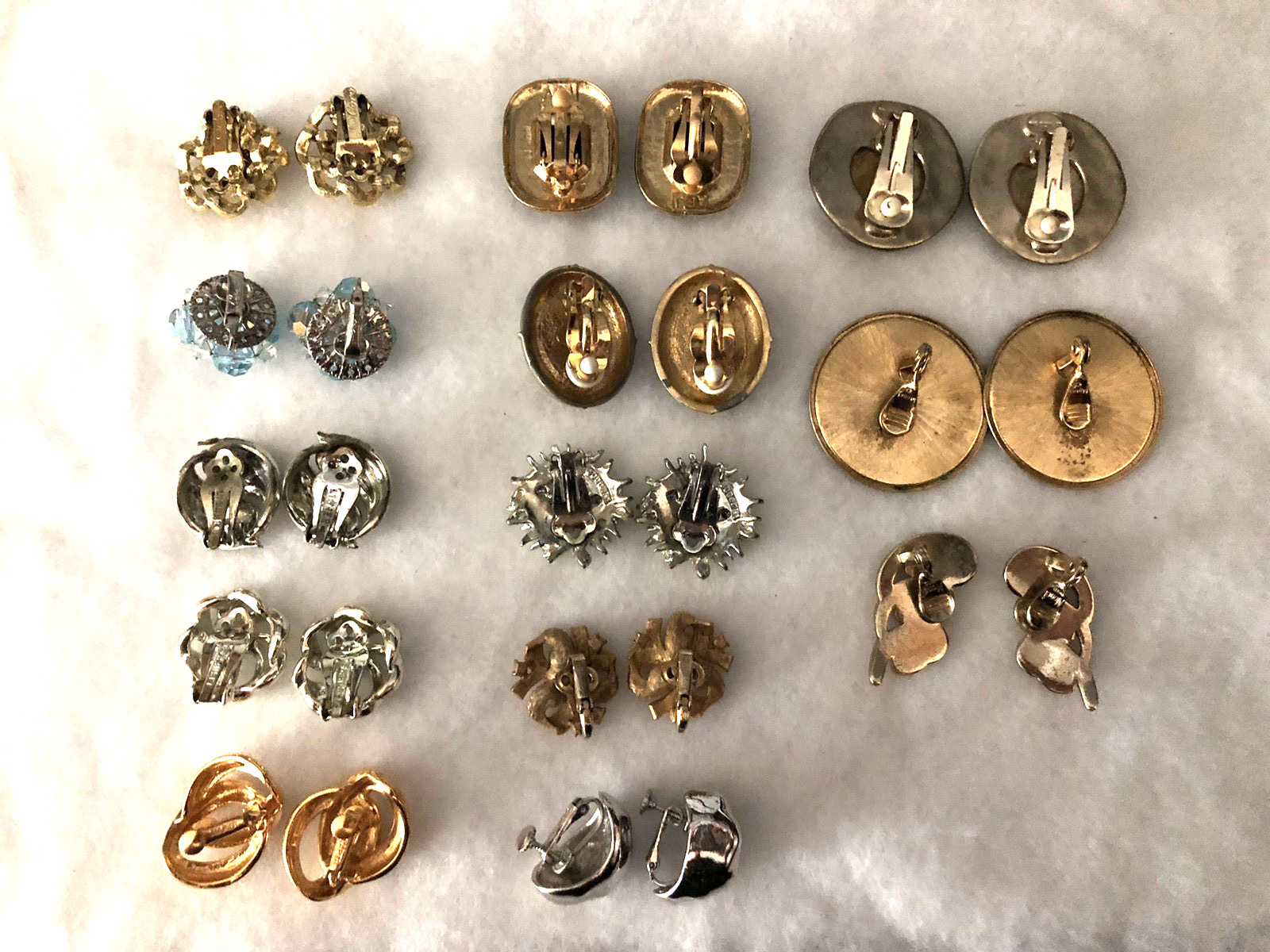 LOT OF 13 PAIRS VTG. SIGNED EARRINGS CAROLEE MONET DODD TRIFARI AND MORE
