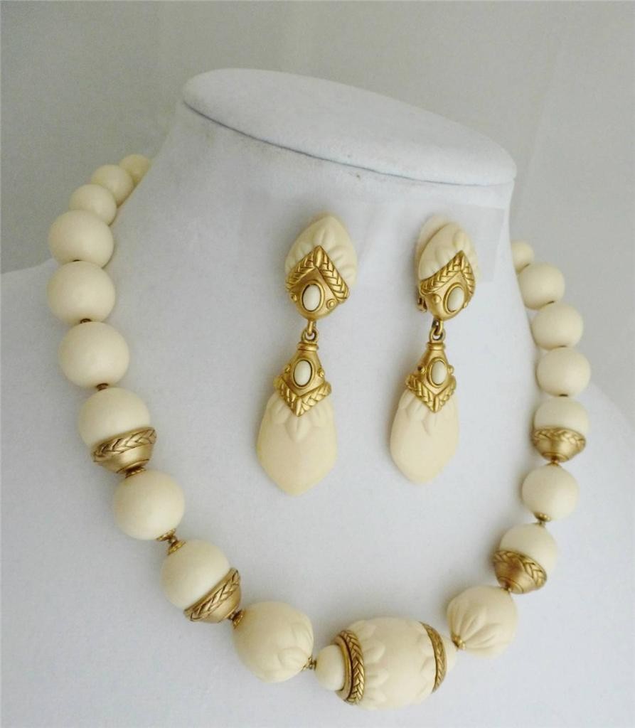 Vintage OSCAR DE LA RENTA Necklace Earrings Set Ivory Color Gold Designer Signed