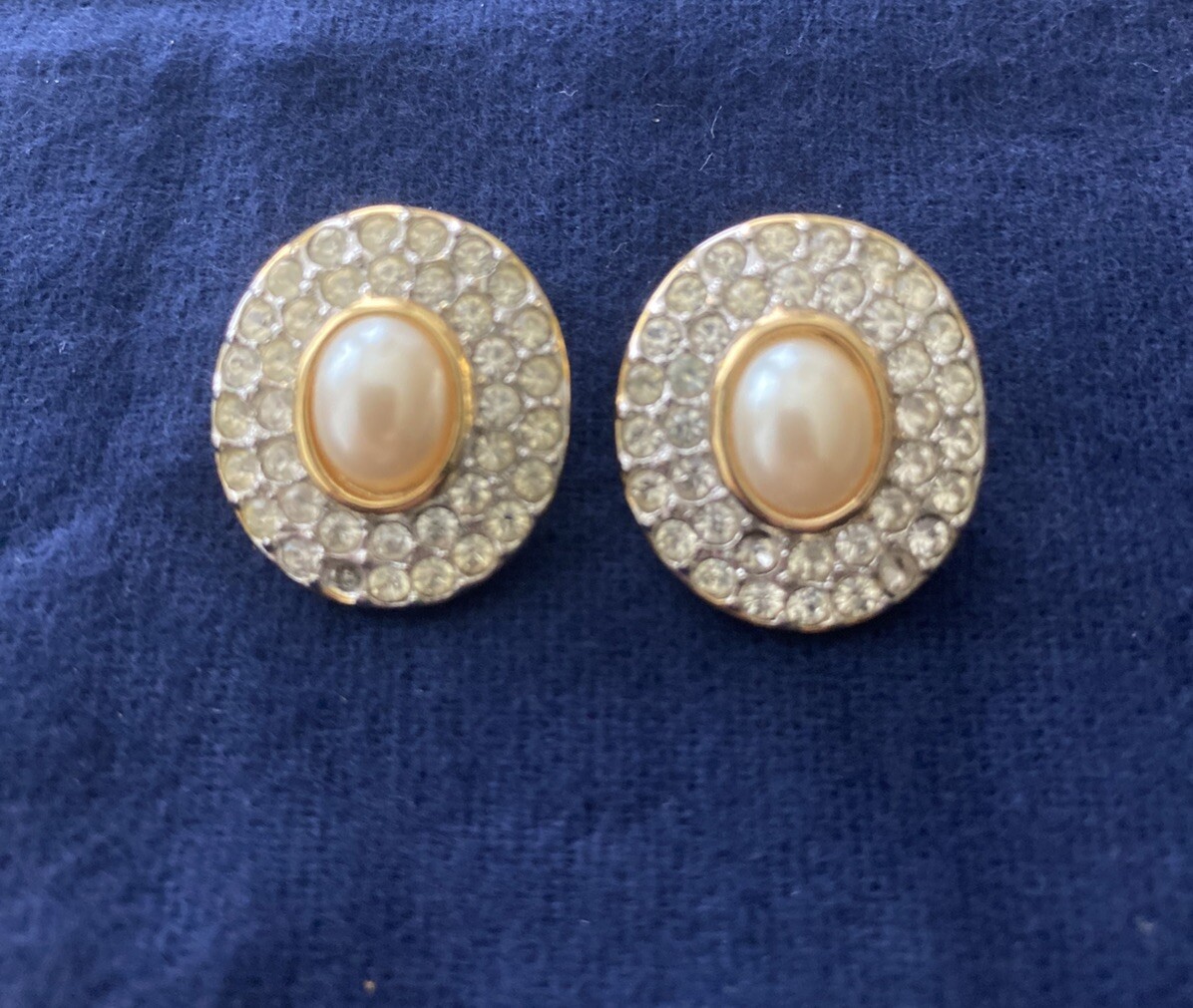 Vintage Jewelry Lot gold tone Brooch, Clip on style Earrings and Necklace – read