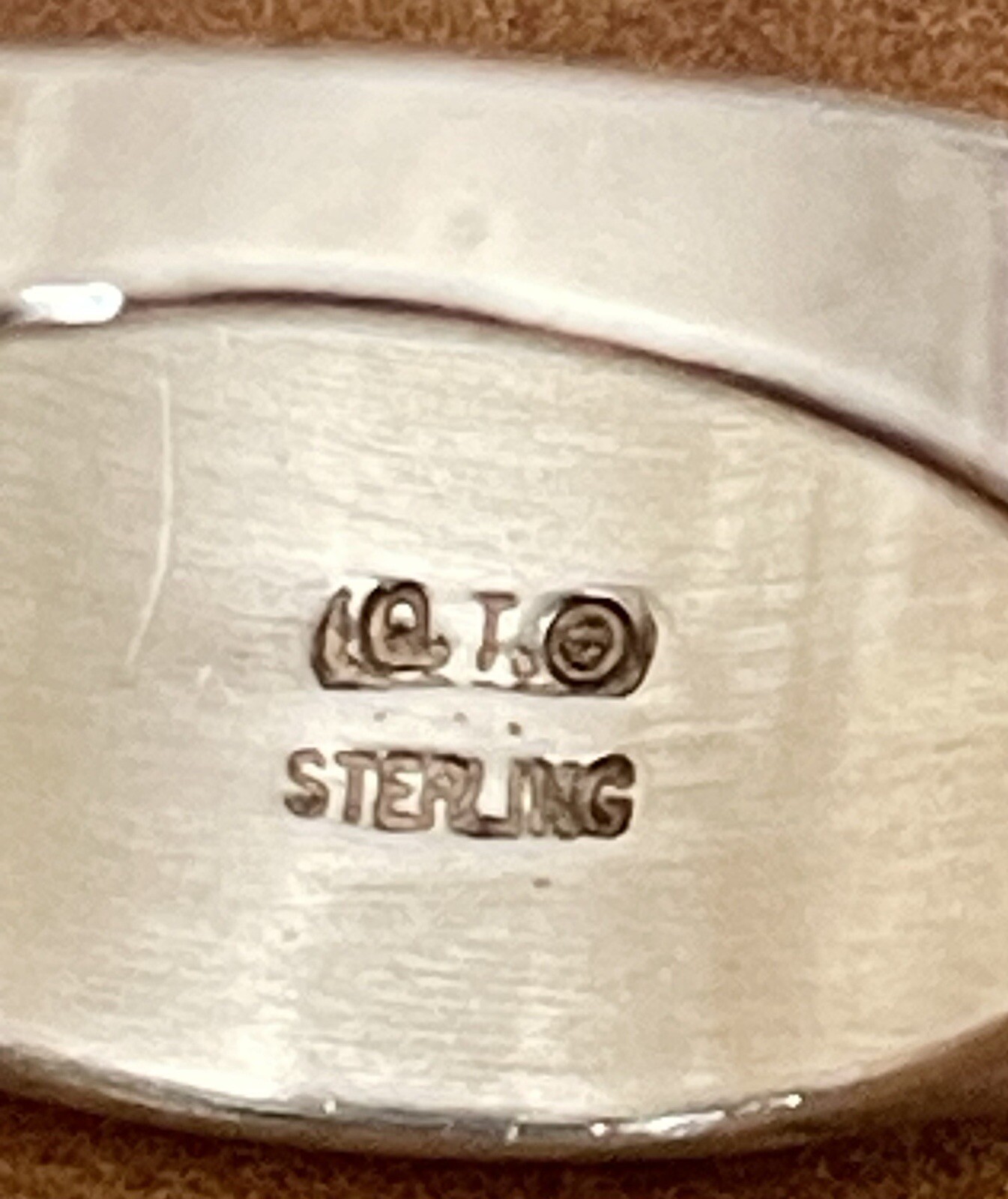 South Western 925 QUOC Turquoise Inc. Albuquerque Stones Bear Embossed Ring Sz 9