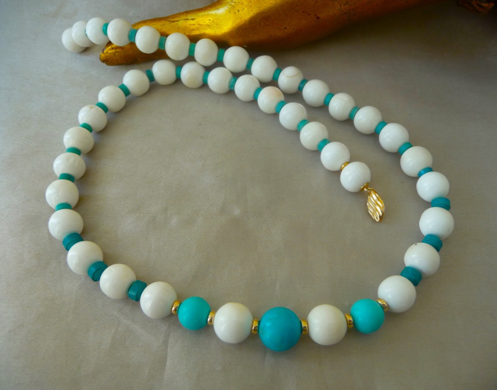 GORGEOUS VINTAGE 14K GENUINE WHITE CORAL TURQUOISE BEADED STATEMENT NECKLACE!