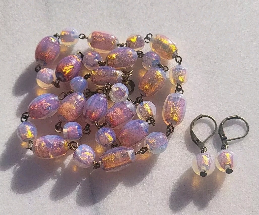 RARE ANTIQUE FIREY OPAL GOLD FOIL MILKY LILAC PINK GLASS BEAD WIRE NECKLACE SET