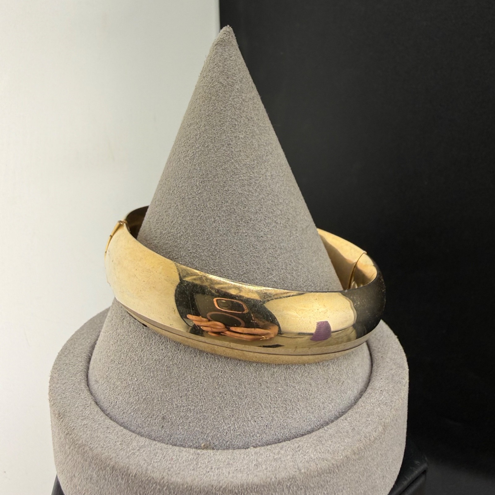 Vintage Hinged Bangle Bracelet Gold Tone 7.5”