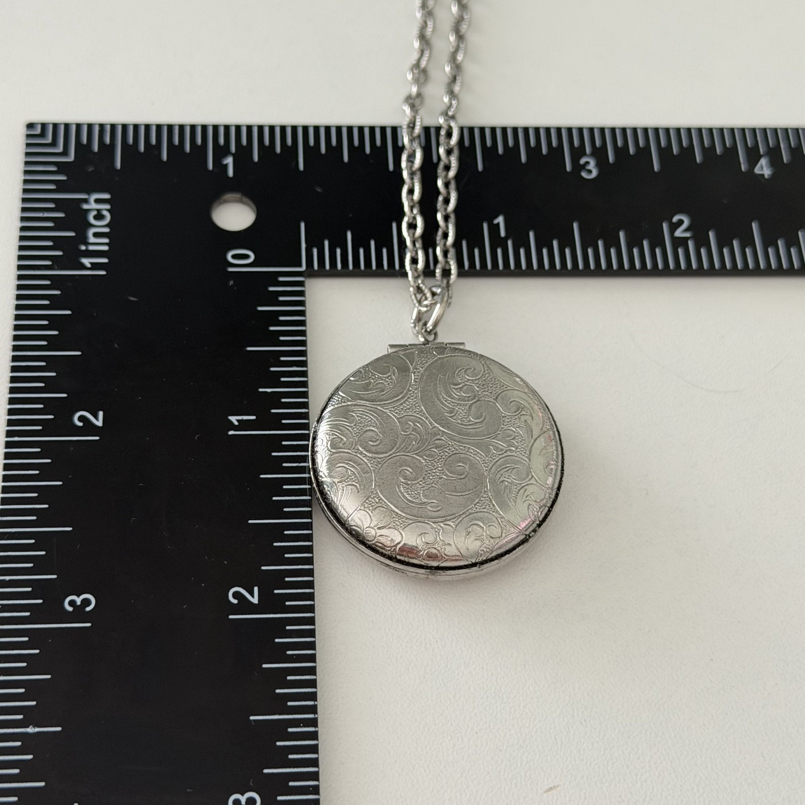 Vintage Round Silver Tone Puffy Locket Etched Scroll Pendant Chain Necklace 25″