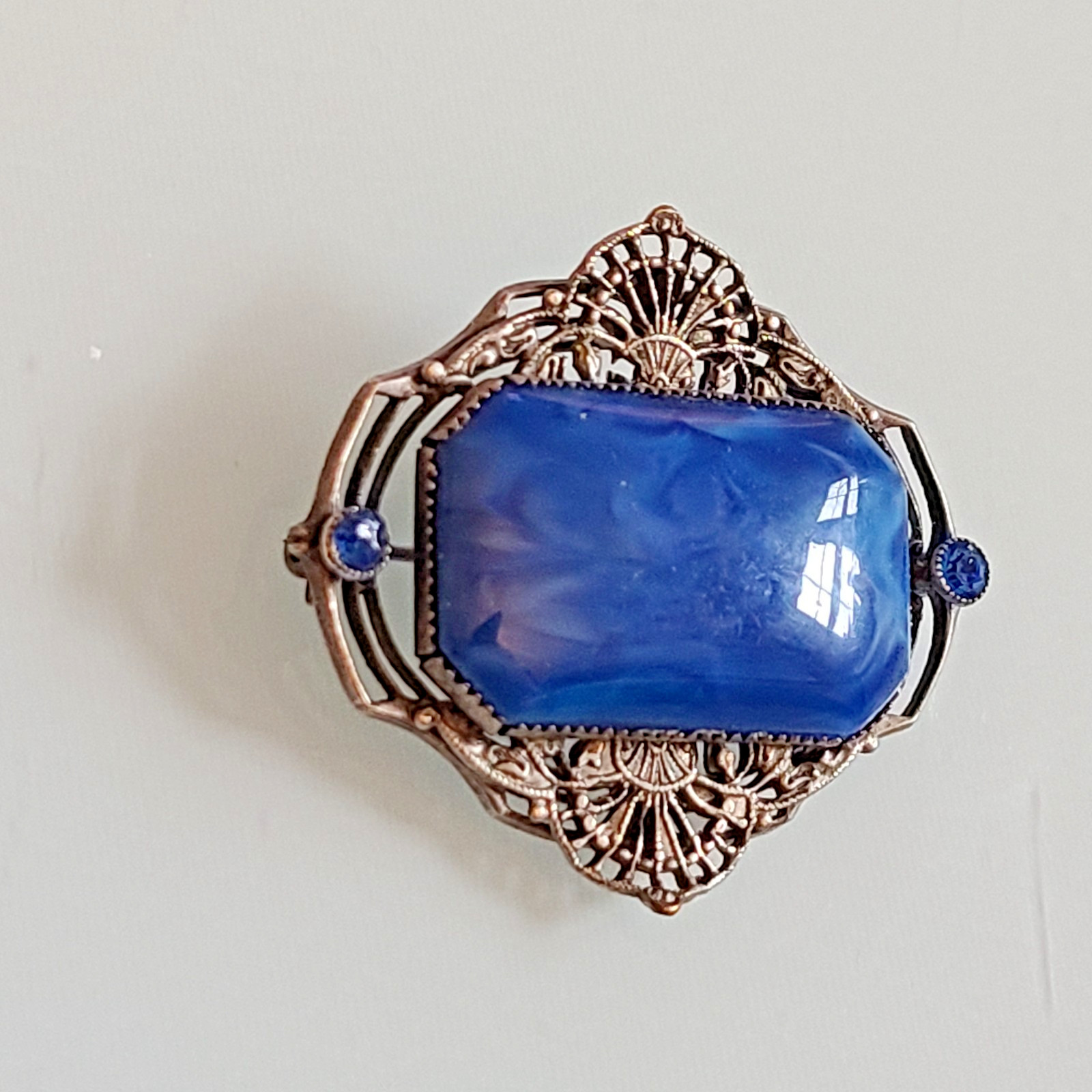 Art Deco era (circa 1920s–1930s) filigree sash pin or brooch GORGEOUS BLUE 1 3/4