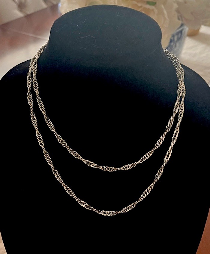 Celebrity NY Signed Vintage Silver Tone Twist Chain Link 36” Long Necklace