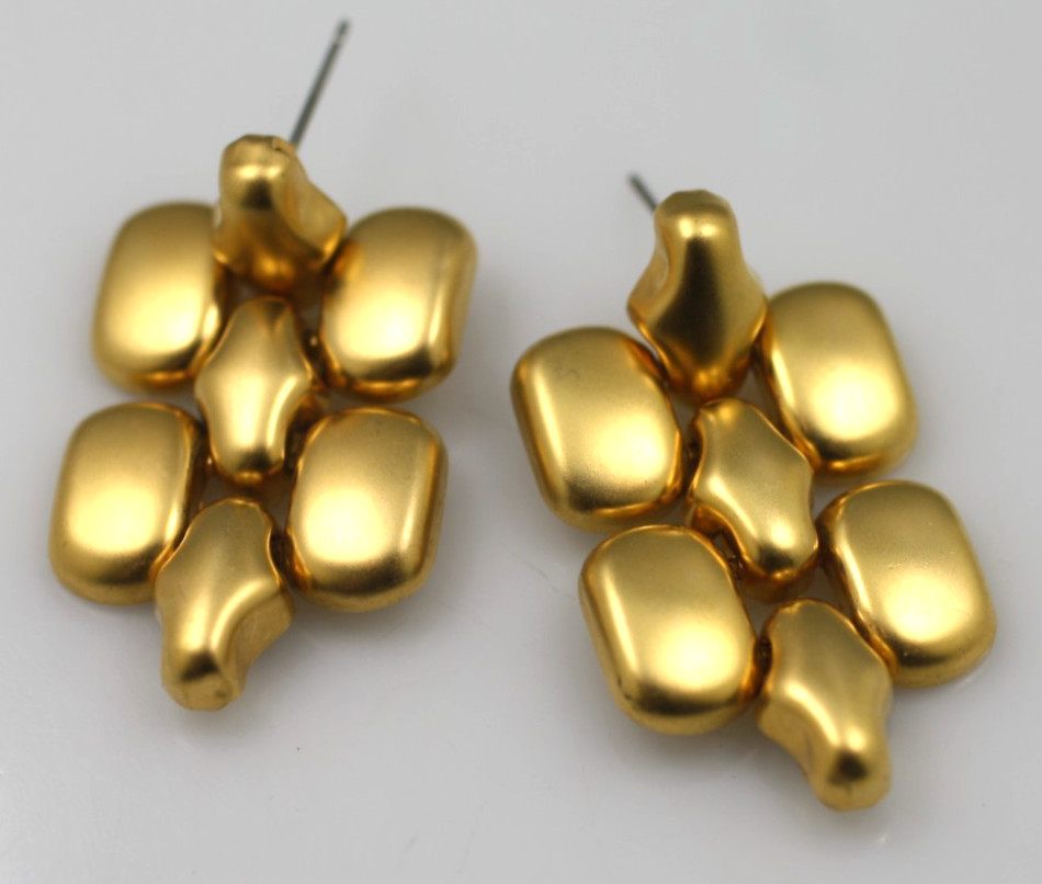 Vintage satin matte gold tone finish chain link pattern post earrings pierced