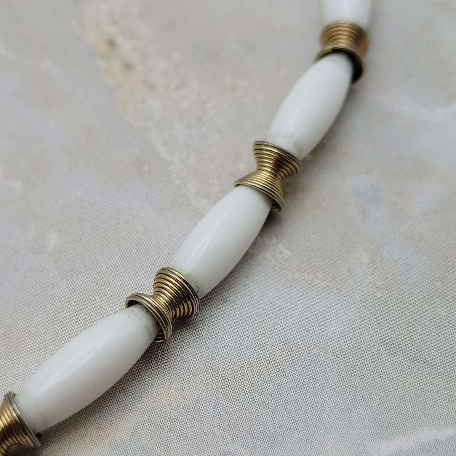 Vintage Trifari White And Gold Beaded Necklace 23.5 In Spring Ring Clasp Signed