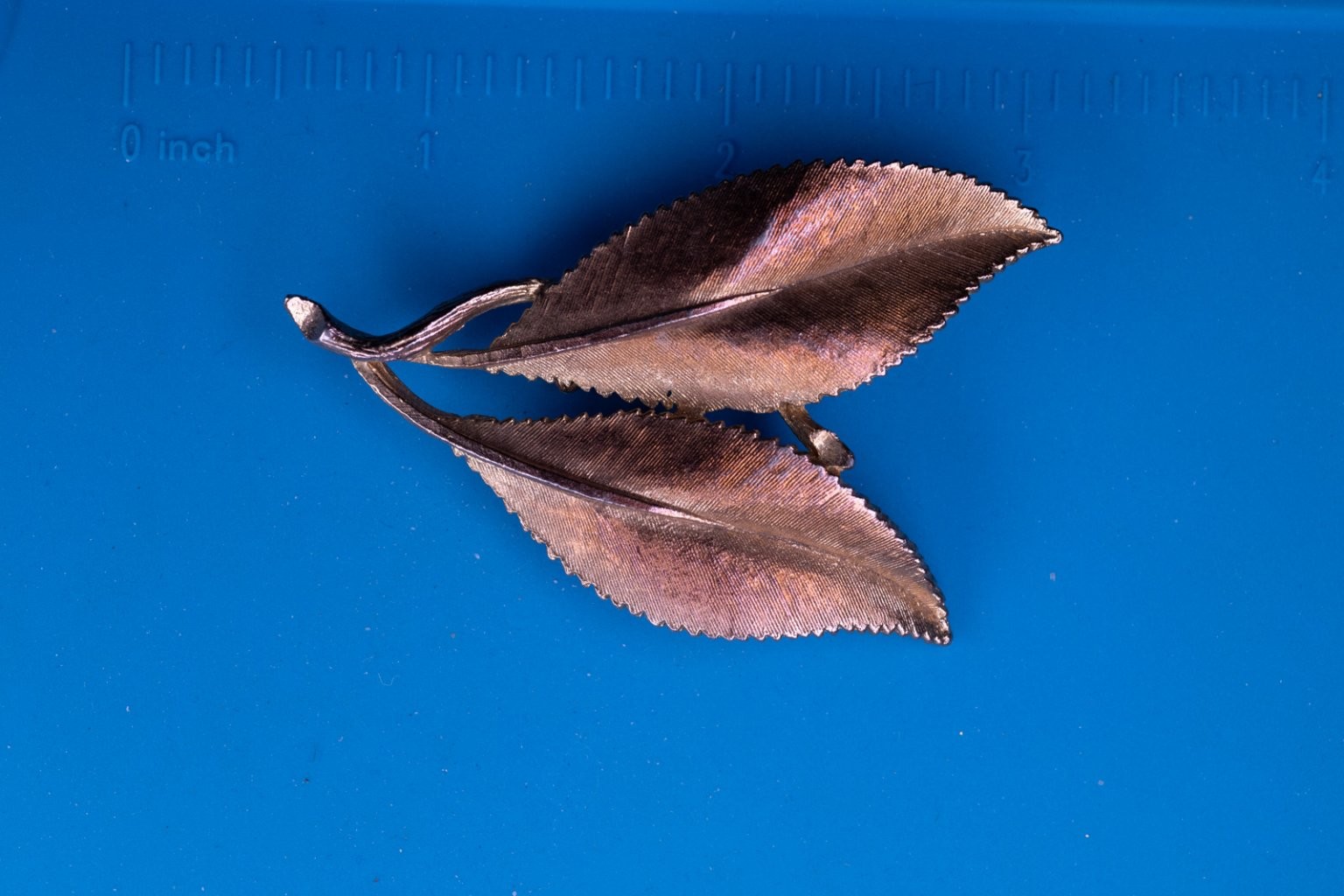 Vintage Leaf Brooch Pin Gold Tone 2.25″ Long Textured Nature Jewelry