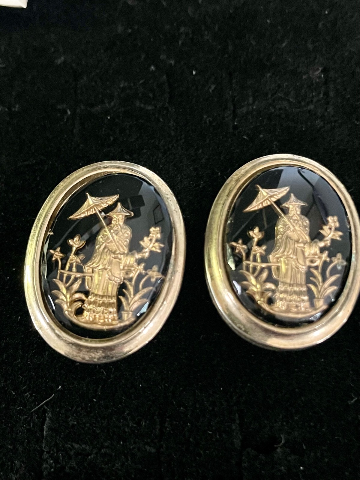 Vintage Reverse Painted Asian Man Umbrella Cufflinks Gold Tone Chinoiserie Glass