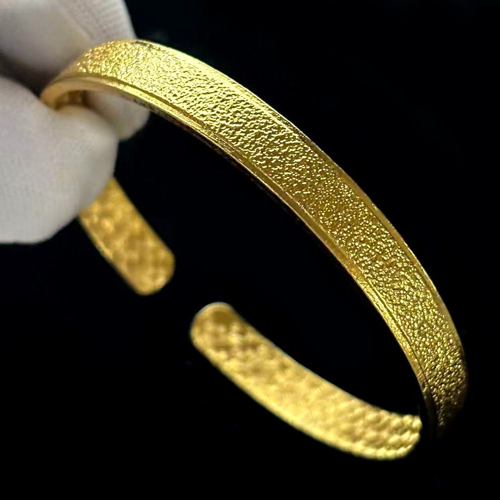 Golden Cuff Bangle Bracelet Gold-wash (NOT SURE) marked ‘999’, 7.5 in adjustable