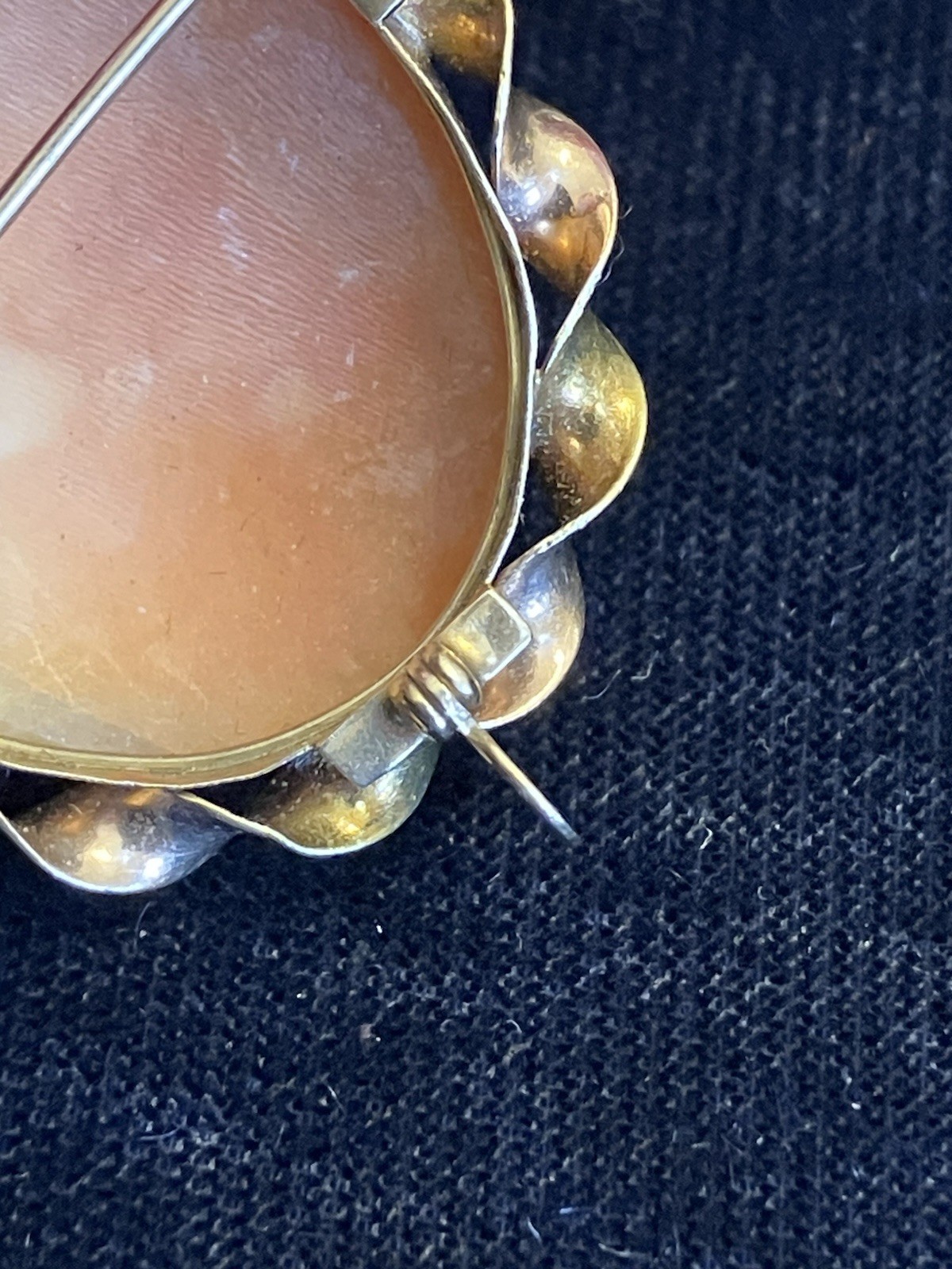 10k Yellow Gold Hand Carved Conch Shell Cameo Woman Facing Right Brooch Pendant