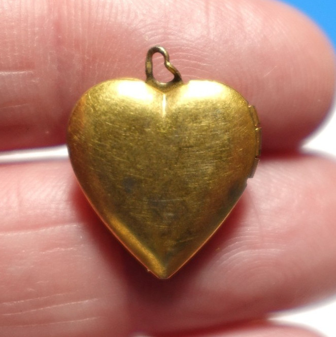 GOLD FILLED VINTAGE HEART LOCKET PINK STONE 13 X 15 MM 1.2 GRAMS J-715