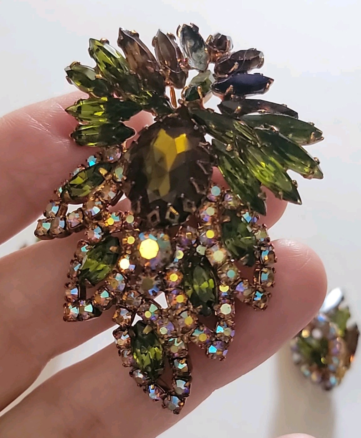 Vintage Green Dark Amber Rhinestones Brooch Clip Earring Gold Tone Set -Read