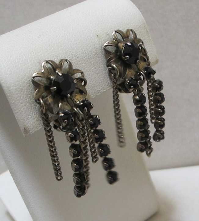 Vintage LA ROCO Black Rhinestone Gold Chain 5 Dangle Clip Earrings 1-3/4”