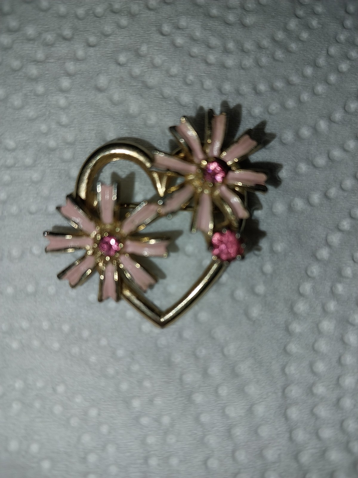 VINTAGE HEART SHAPED BROOCH WITH PINK ENAMEL FLOWERS AND PINK RHINESTONES