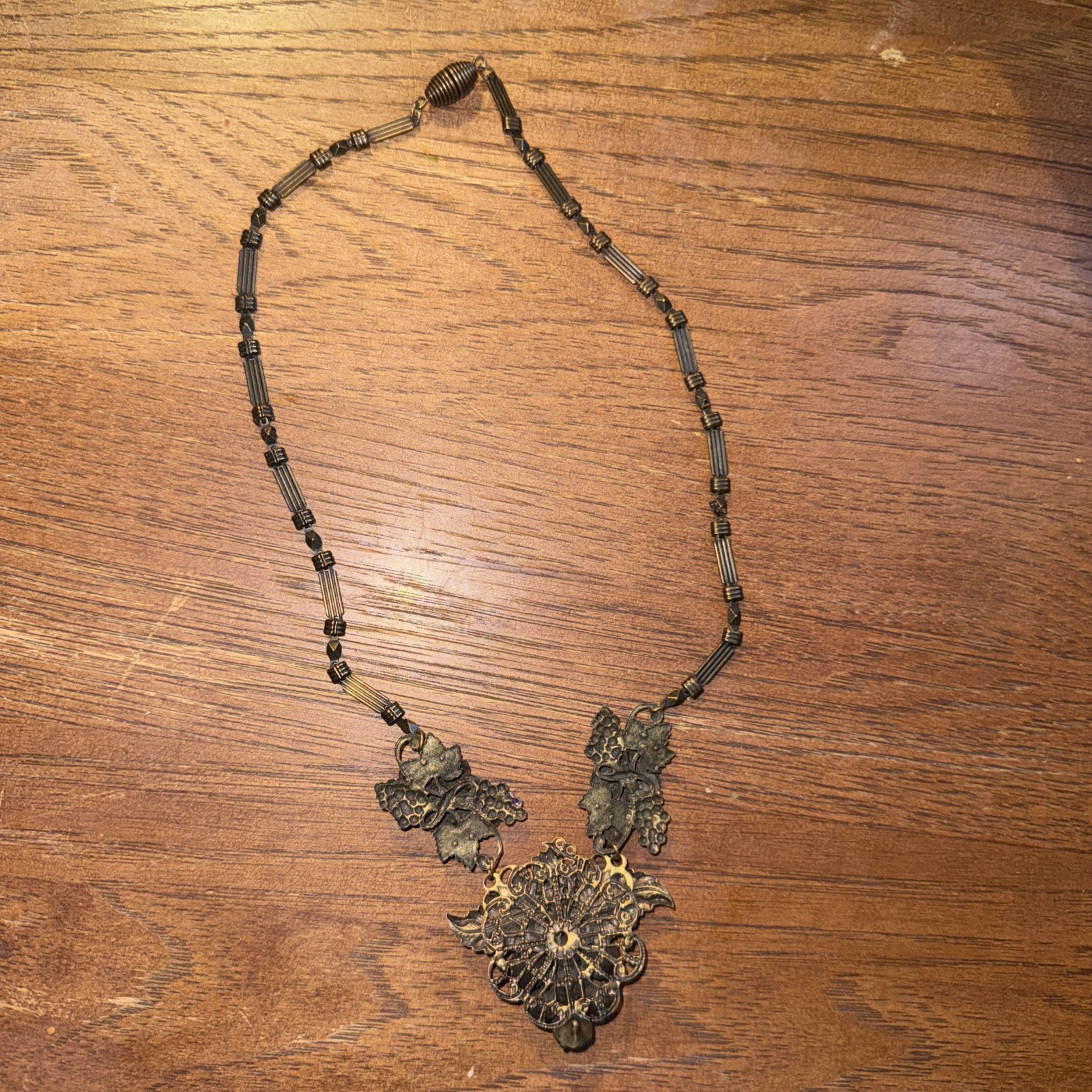 VTG Purple Grapes Swarski Crystal Necklace Wine Club Lovers Beautiful Unique