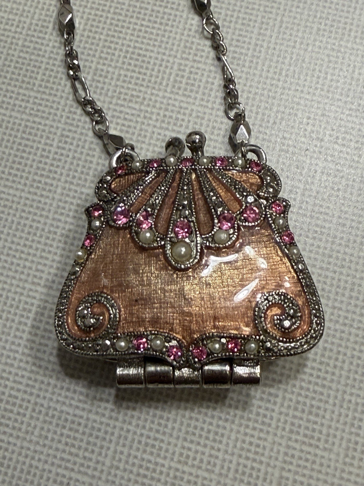 Nordstrom VCLM Signed Pearl & Rhinestone Mini Purse Figaro Chain Necklace 22”
