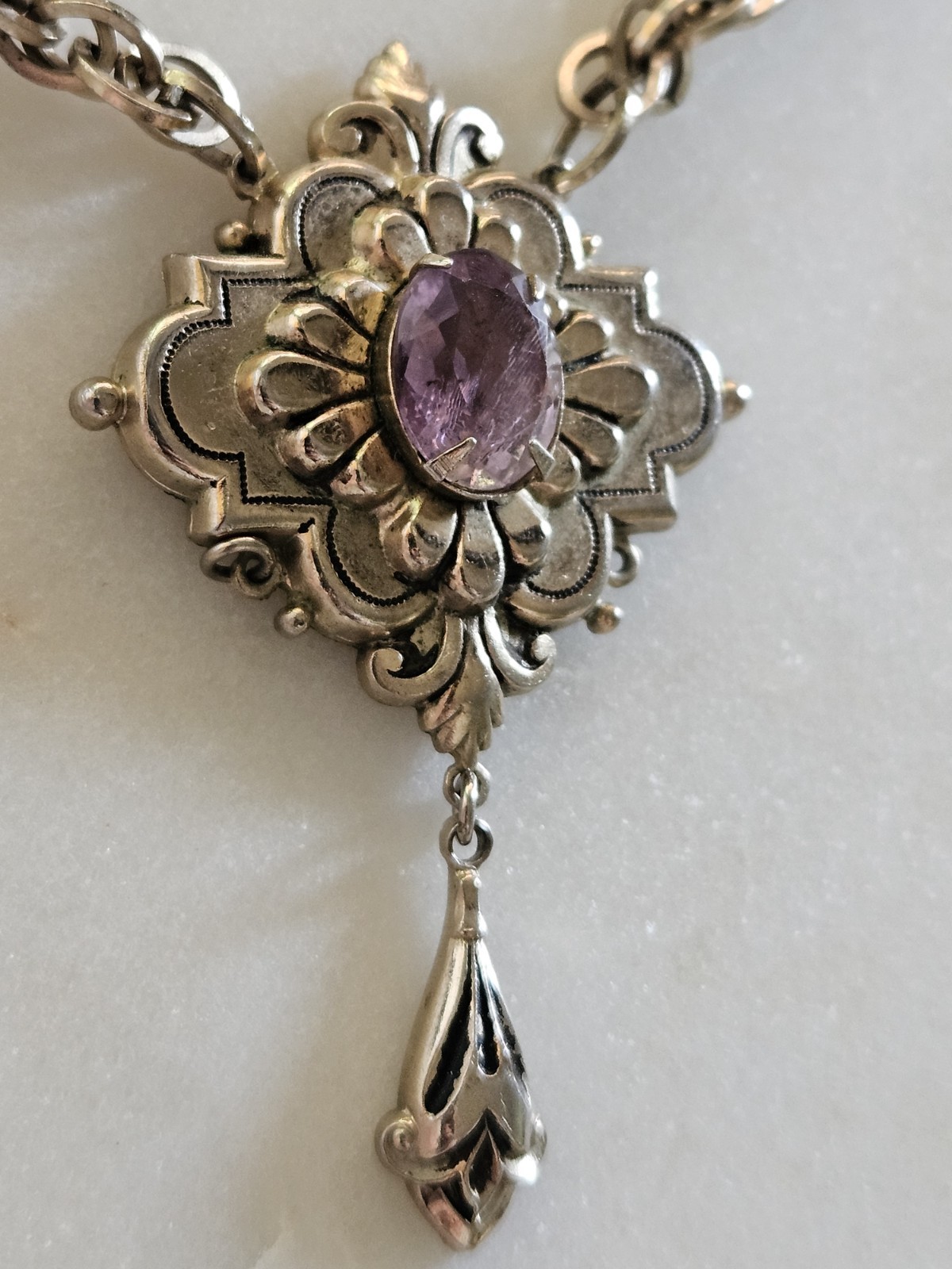 STUNNING VICTORIAN NECKLACE DANGLING ORNATE PENDANT BIG AMETHYST STONE CORO