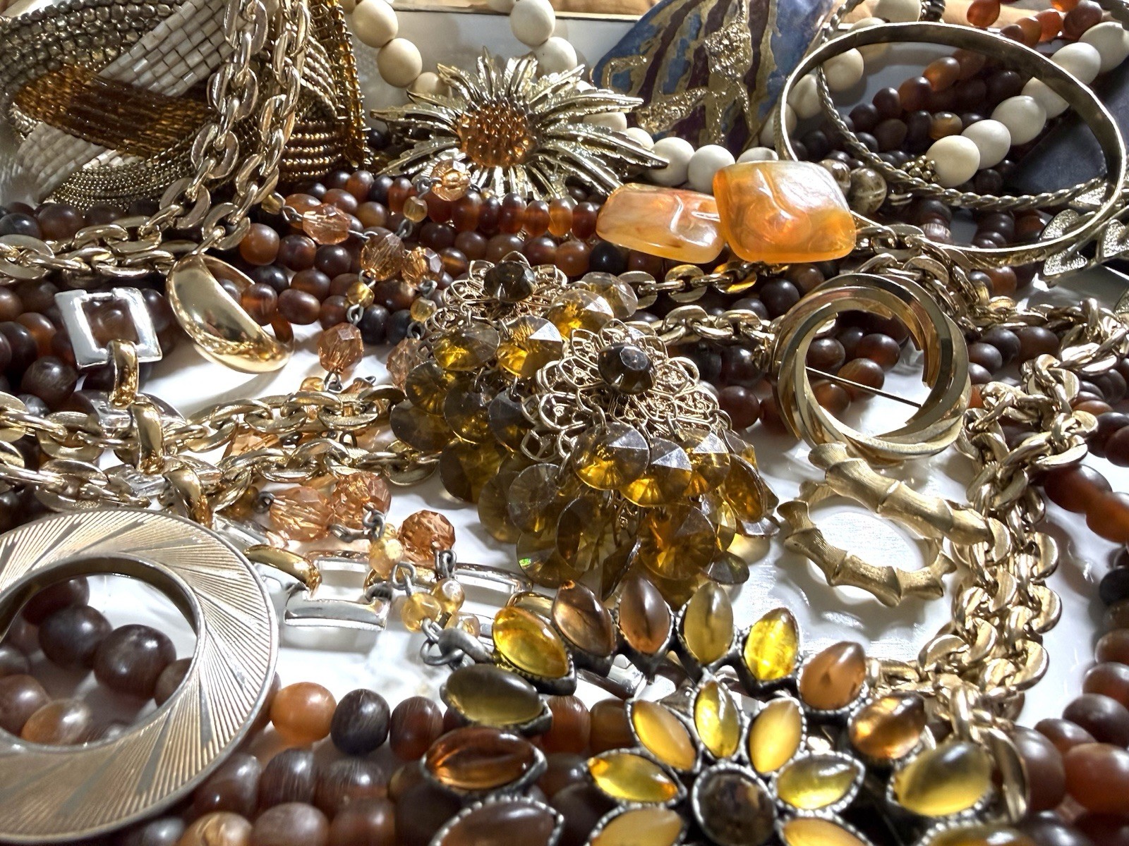 Hand Curated 20 Pc VINTAGE Earthtones Costume Jewelry Necklace Bracelet Lot V7