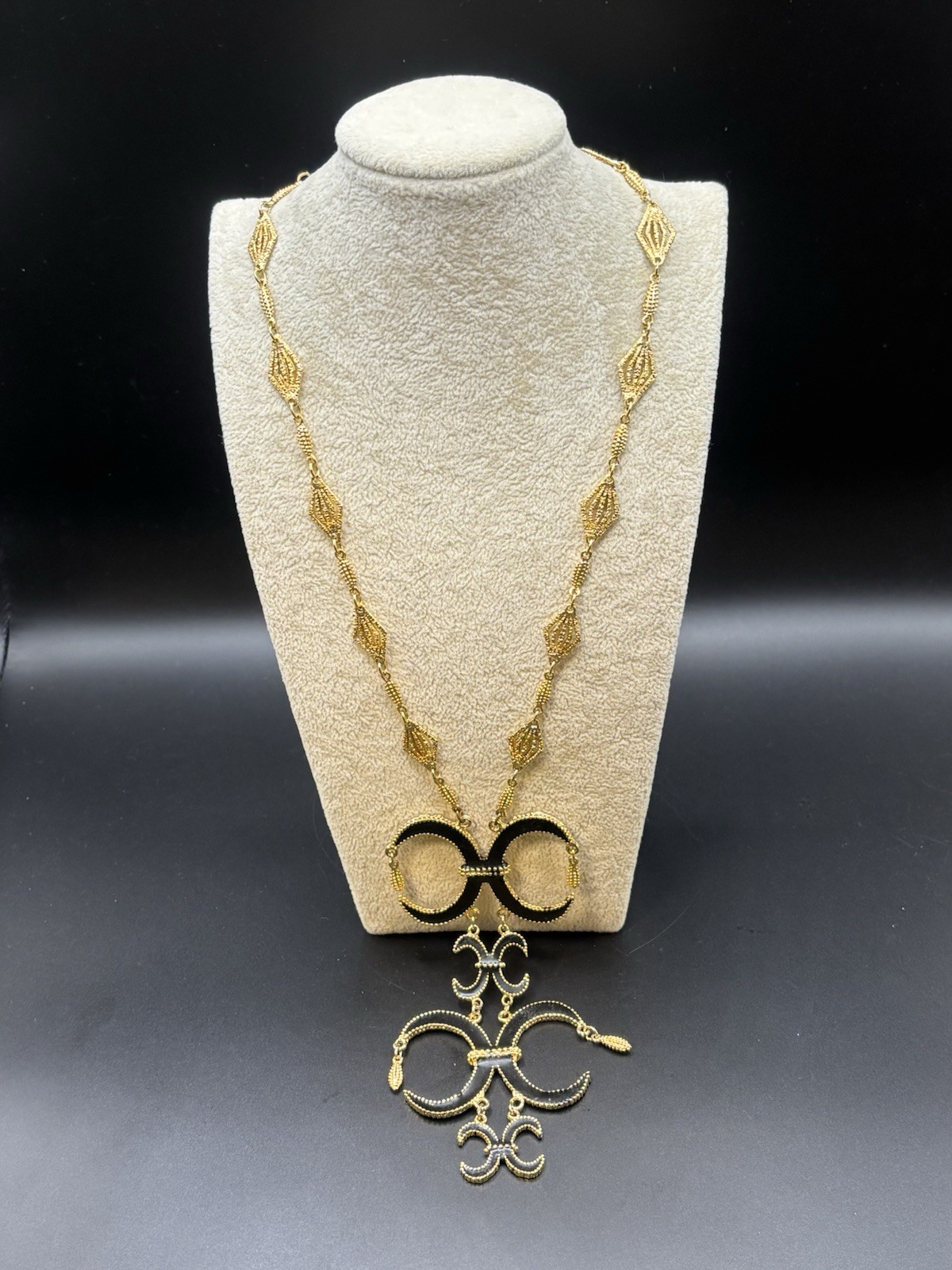 ⁠Vintage Etruscan Revival Black/Gold Enamel Double Crescent Pendant Necklace 20″
