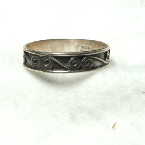 VINTAGE SOUTHWEST STERLING SILVER RING ~ SIZE 7 ~ signed: 925